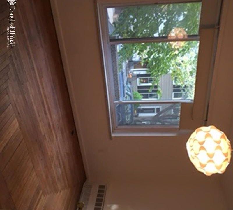 1st image of 19 Jackson Pl APT 1