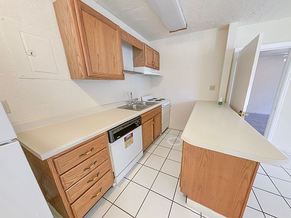 3rd image of 867 Campus Cir #3