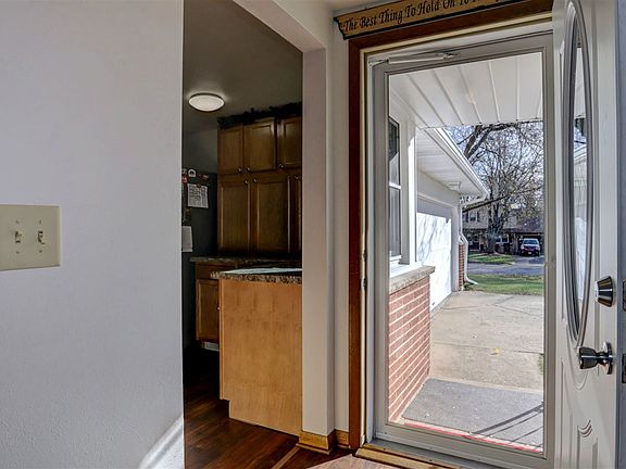 5th image of 2678 Bittersweet Ave
