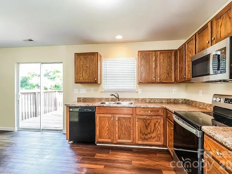 7010 Wandering Creek Dr — Photo 3