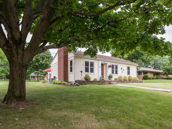 205 Mills Rd, Saline, MI 48176
