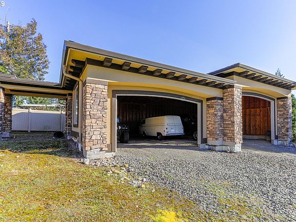 2nd image of 8124 SE Riverview Ln