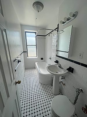 4th image of 21 Seaman Ave #2G