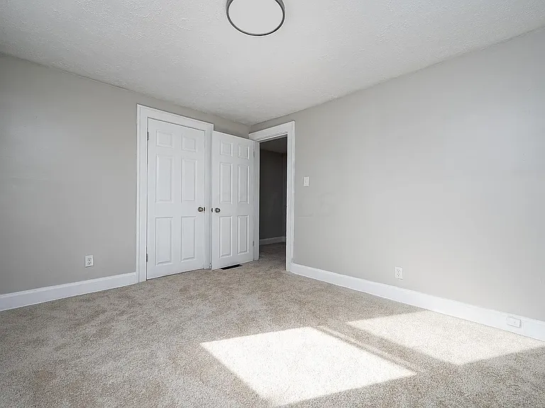 1132 Peters Ave — Photo 11