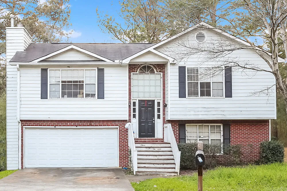 4 bed, 2.5 bath, 1438 sqft, $1,900 — Photo 1