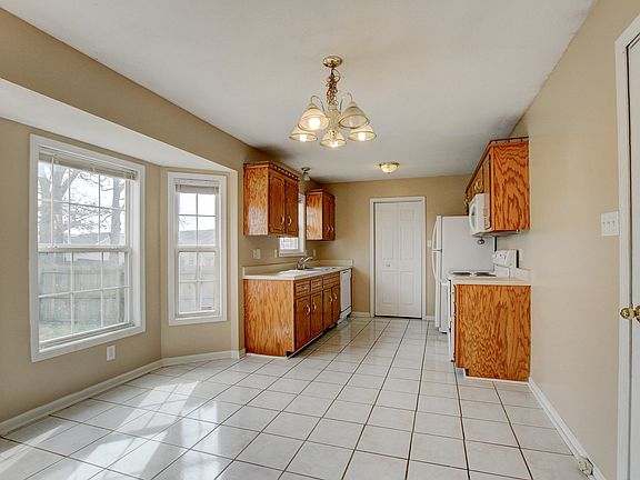 4th image of 2647 Del Ray Dr