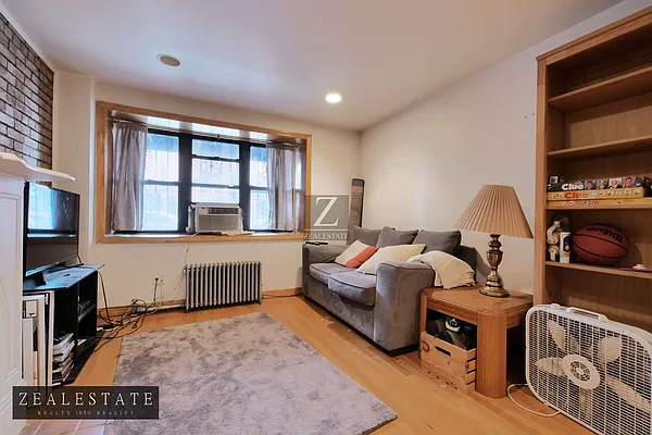 Rented by ZealEstate Group Inc | media 37