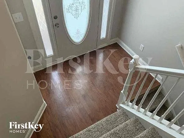 4 bed, 3.0 bath, 2569 sqft, $2,720 — Photo 2
