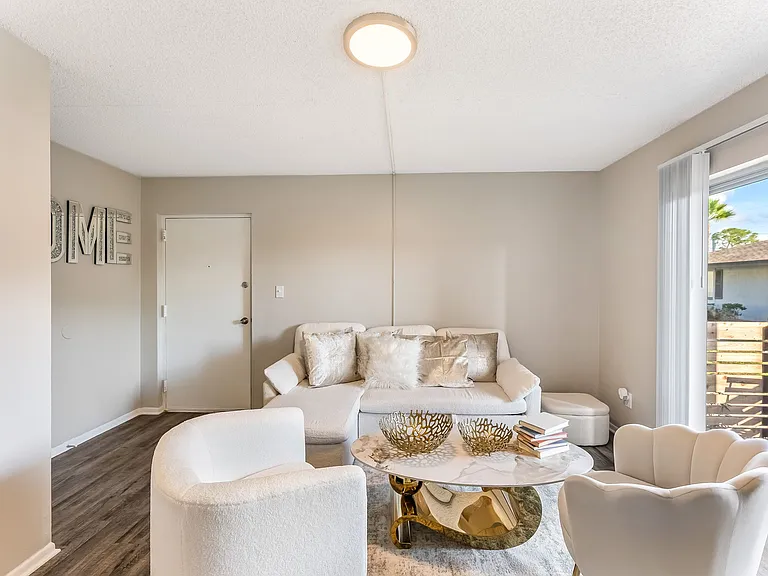 Shoreline Pointe Apartments — Photo 6