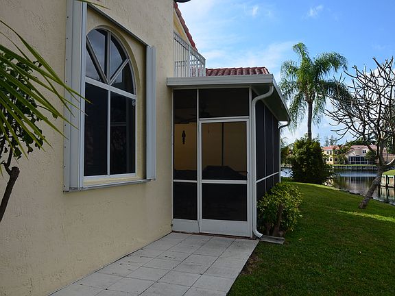 4th image of 1062 SE 6th Ct