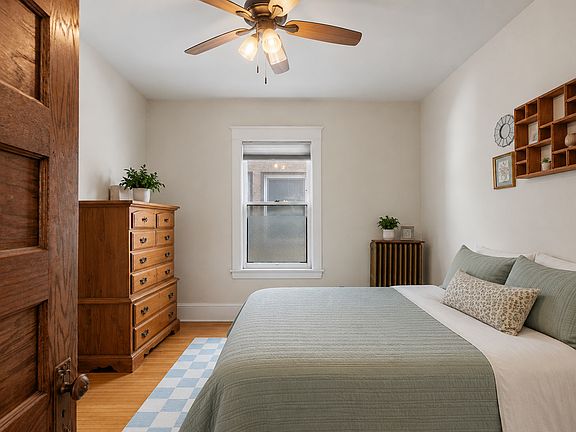 3rd image of 2535 Aldrich Ave S
