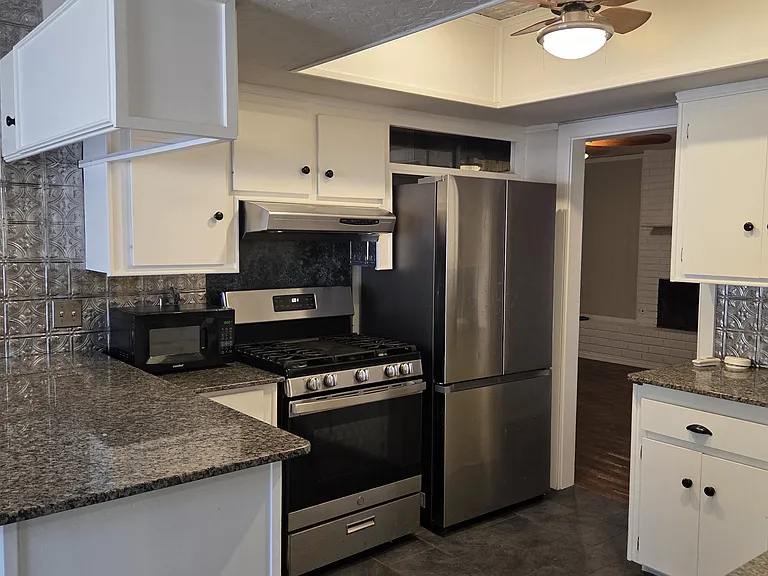 401 Norton Cir — Photo 4