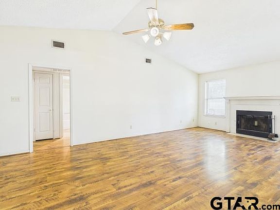 5th image of 784 Southwood Dr