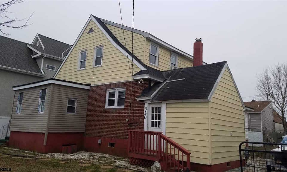 1st image of 320 W Garfield Ave