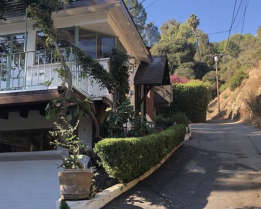 3rd image of 853 N Beverly Glen Blvd