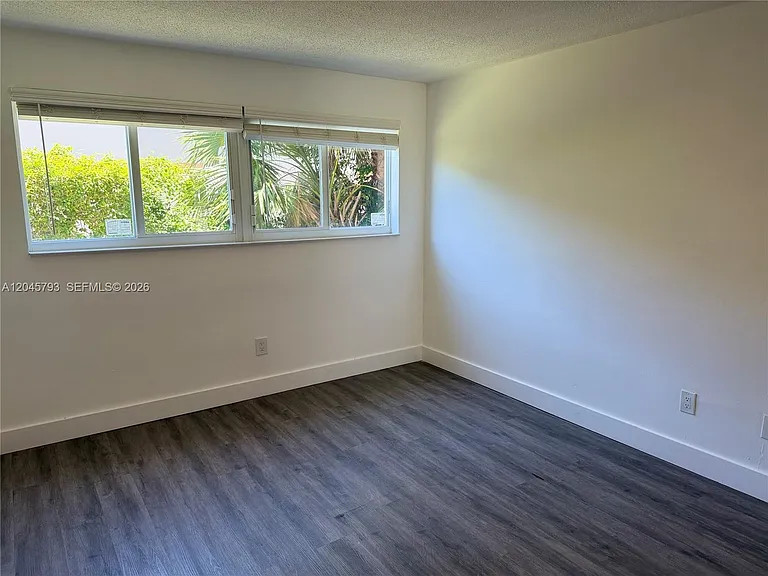 13215 NE 6th Ave #102 — Photo 9