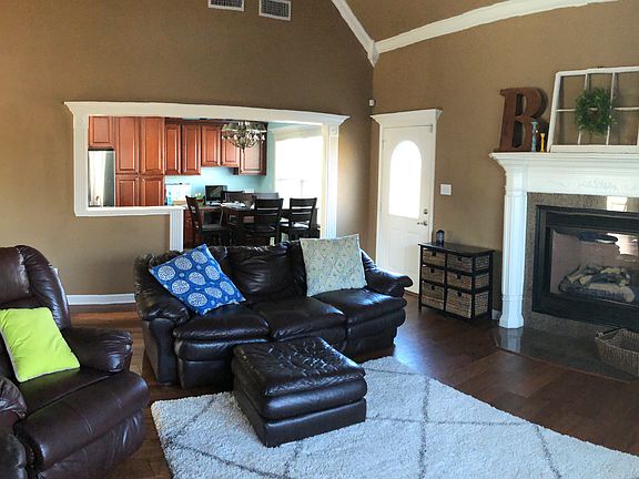 2nd image of 27 Wellington Pl