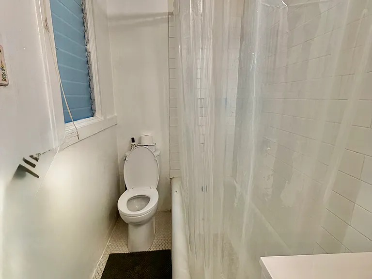 2335 Larkin St #32 — Photo 8