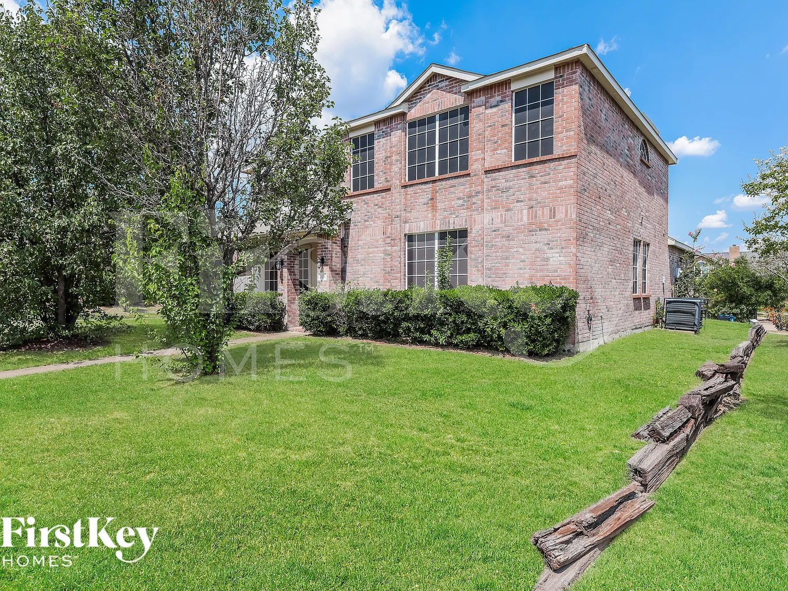4 bed, 2.0 bath, 2260 sqft, $2,815 — Photo 2