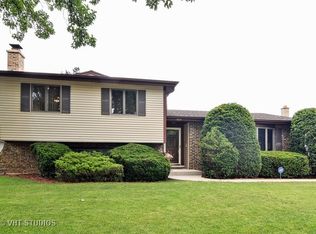425 Wingate Dr, Schaumburg, IL 60193