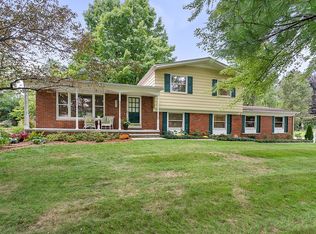 351 Donegal Dr, Rochester Hills, MI 48309