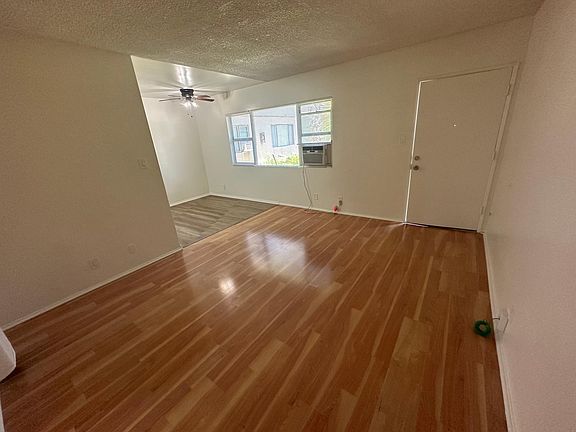 4th image of 13741 Oxnard St #9