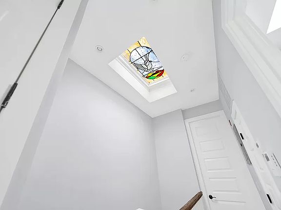 3rd image of 390 Bainbridge St