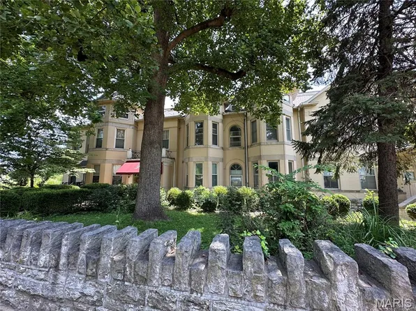417 Prospect St APT G, Alton, IL 62002