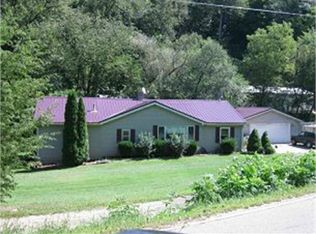 17310 Clay Hill Rd, Dubuque, IA 52002