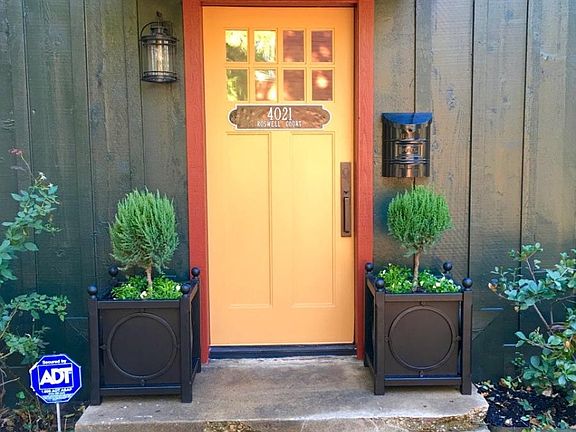 4th image of 4019 Roswell St #4021