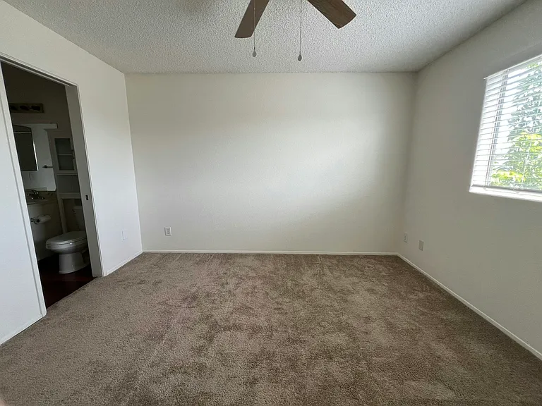 569 E St — Photo 12