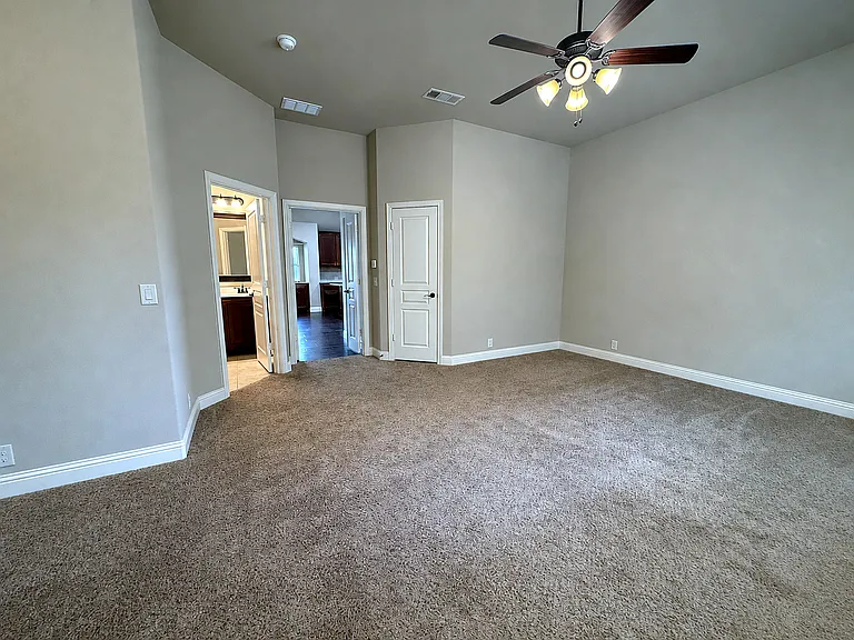 1109 Abbey Ln — Photo 14