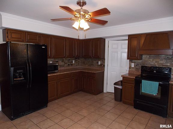 3rd image of 137 Rebecca Ln