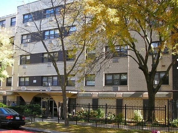 2nd image of 6011 N Kenmore Ave APT 504
