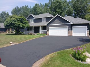 9040 Parkside Dr, Woodbury, MN 55125