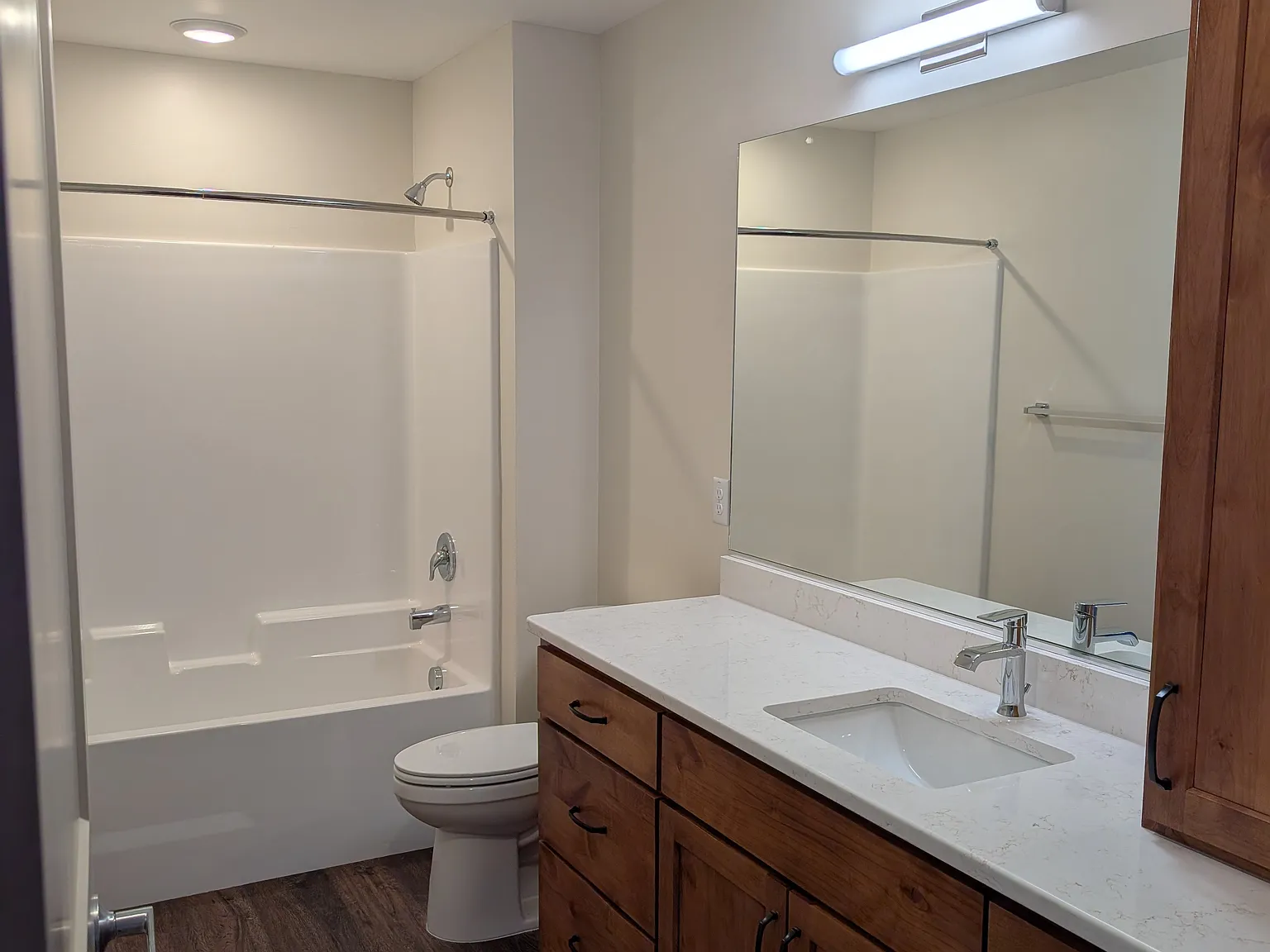 1 bed, 640 sqft, $2,100 — Photo 2