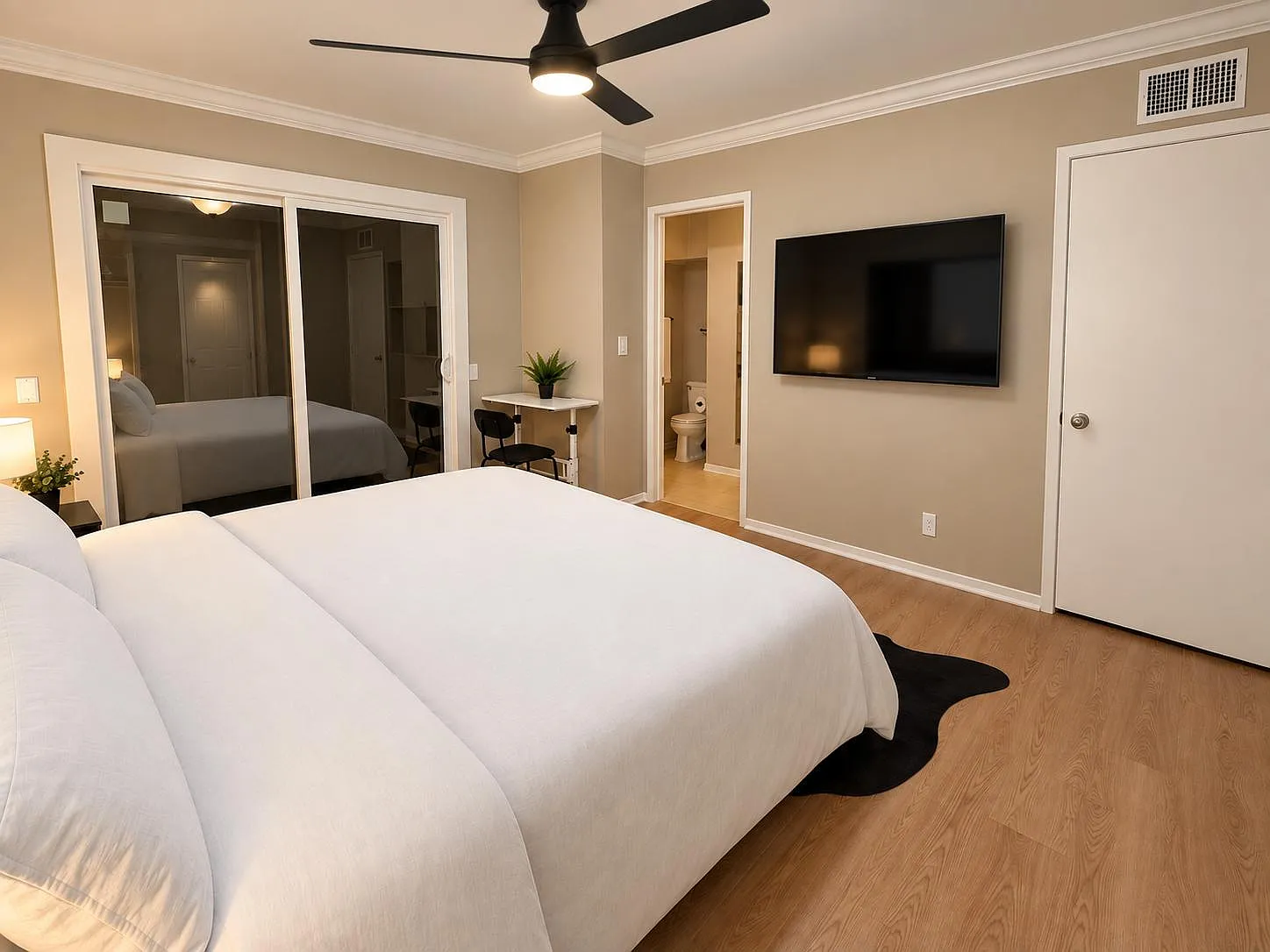 1 bed, 1.0 bath, 1700 sqft, $2,269 — Photo 2
