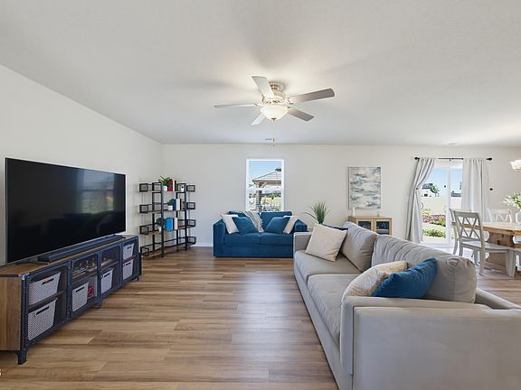 3rd image of 32 Tralee Ct