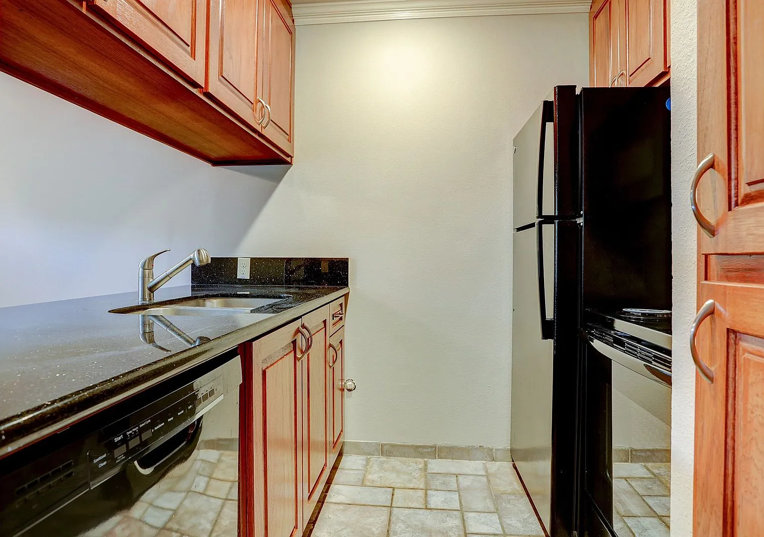Hawthorne Apts. — Photo 2