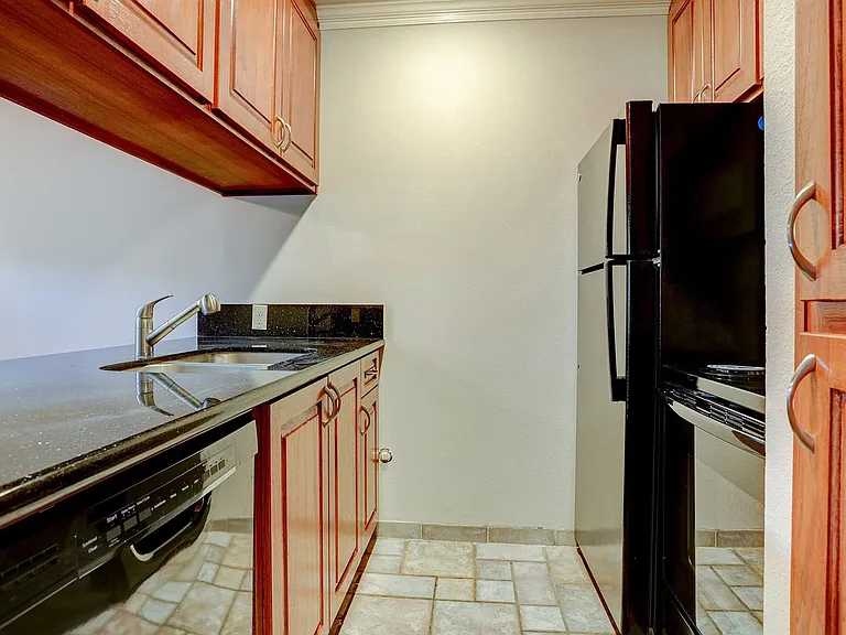 Hawthorne Apts. — Photo 2