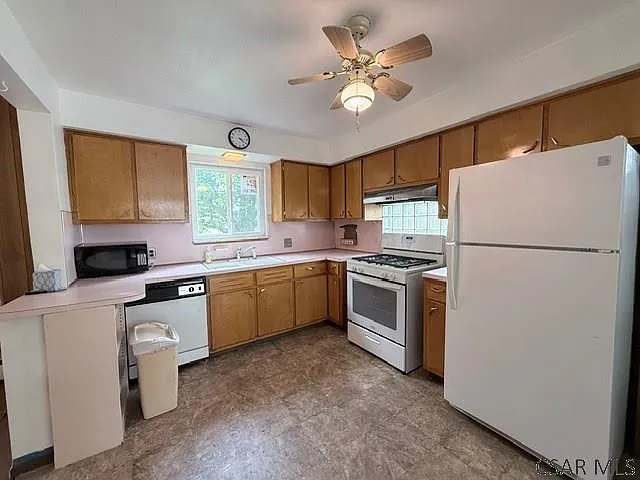 R130 Strayer St — Photo 9