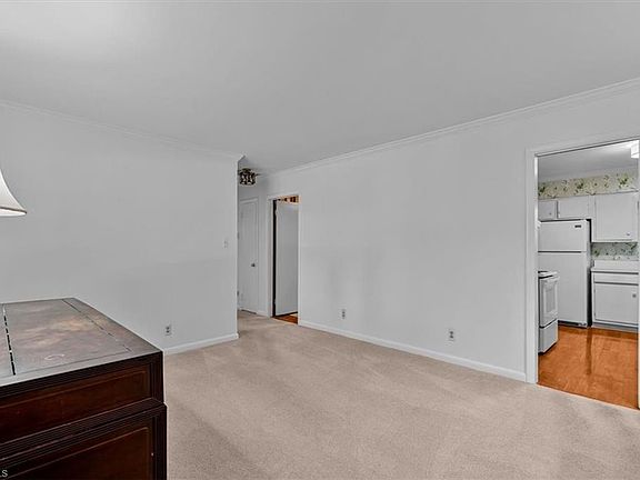 3rd image of 1700 Leslie Rd