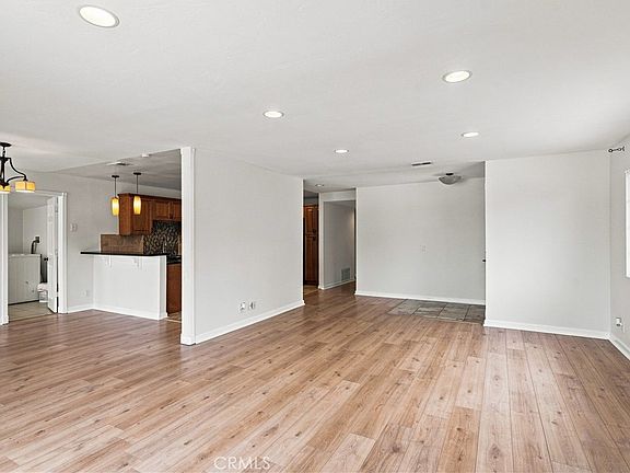 4th image of 1340 E Fallbrook St