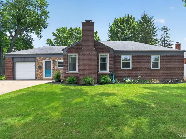 1215 Goddard St, Wyandotte, MI 48192