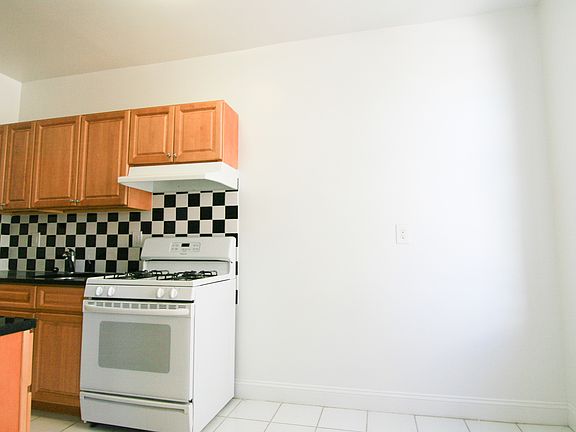 4th image of 3420 30th St #4F