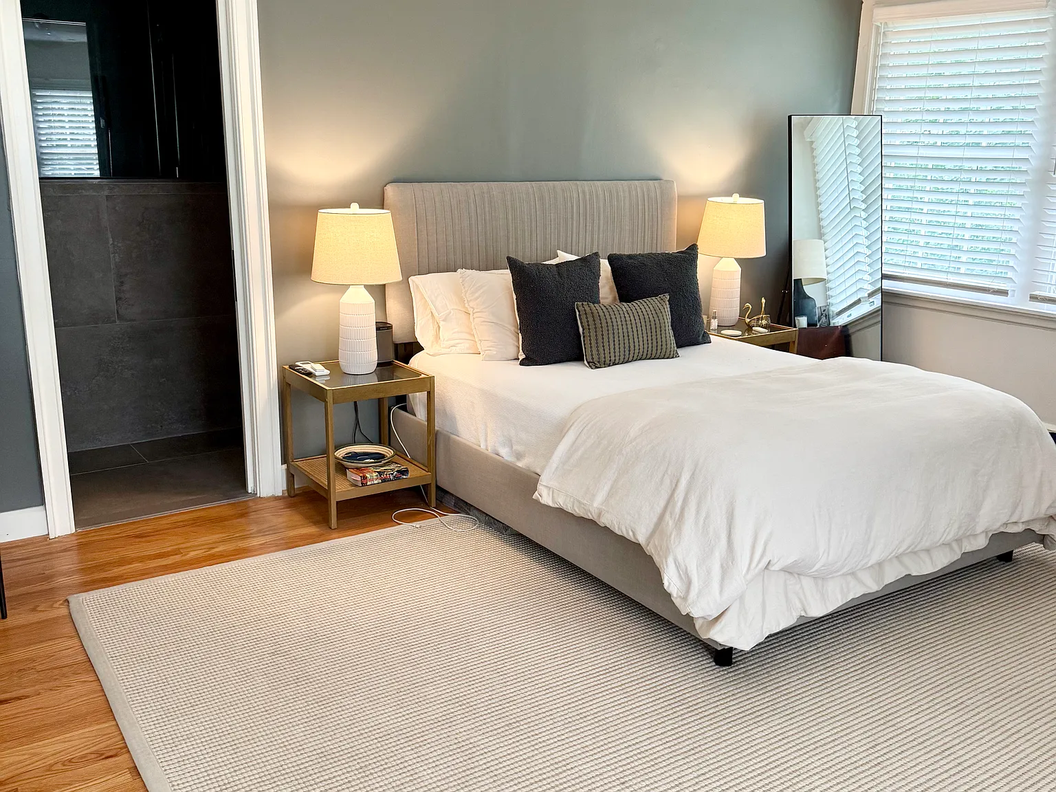 2 bed, 900 sqft, $3,850 — Photo 4