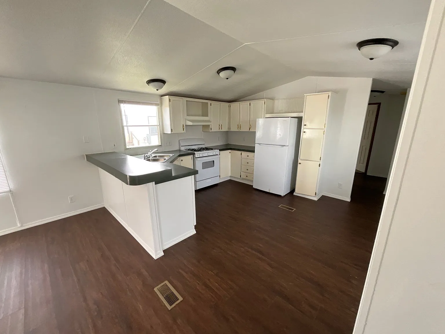 2 bed, 1200 sqft, $925 — Photo 4