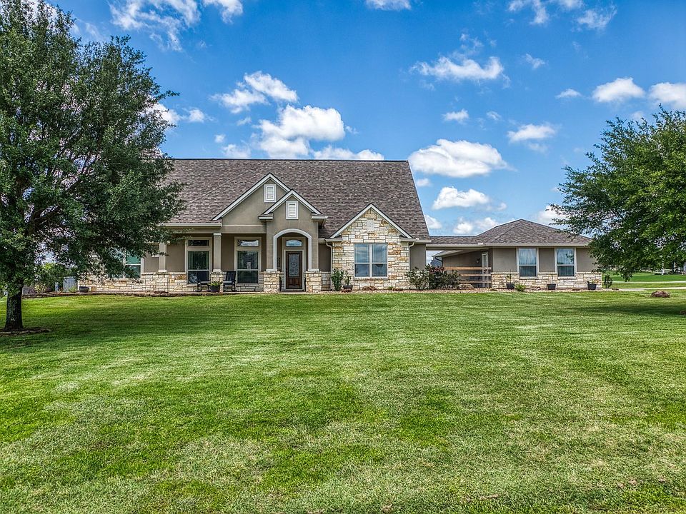 1st image of 586 Ruby Dr