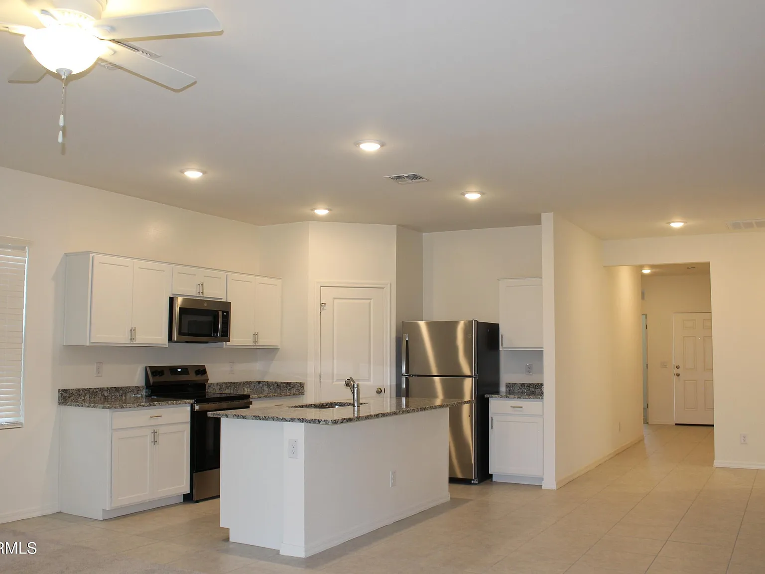 3 bed, 2.0 bath, 1662 sqft, $1,950 — Photo 4
