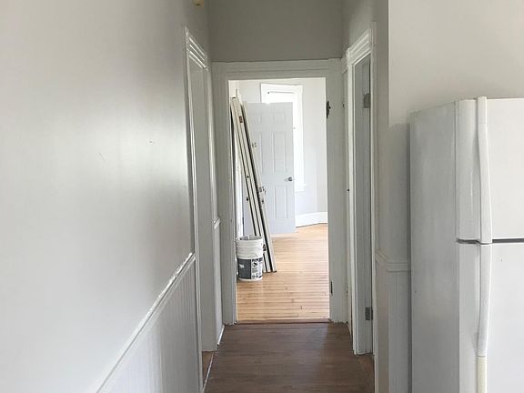 4th image of 146 Chapin Ave #3